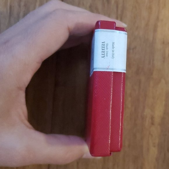 New Kjaer Weiss Cream Foundation in Velety - Picture 2 of 4